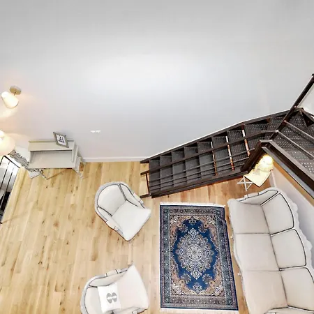 Awesome In With Private Swimming Pool, Be Inside Or Outside *