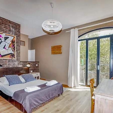 Awesome In With Private Swimming Pool, Be Inside Or Outside *