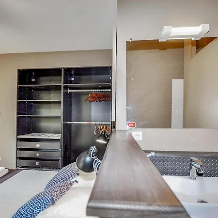 Awesome In With Private Swimming Pool, Be Inside Or Outside ナルボンヌ