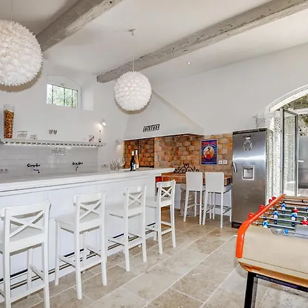 Awesome In With Private Swimming Pool, Be Inside Or Outside